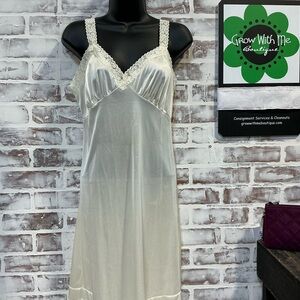 Adonna Ivory vintage Lace-Trim Slip